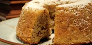 Bolo de Passas e Pinhões