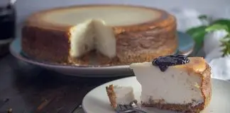 Cheesecake de forno com cereais e doce de uva Cheesecake de forno com cereais e doce de uva