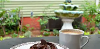 Tartelete de Natas, Chocolate e Amêndoas Tartelete de Natas, Chocolate e Amêndoas
