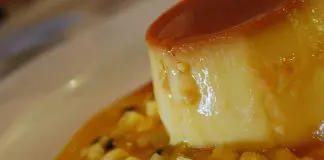 Flan de iogurte e maracujá Flan de iogurte e maracujá