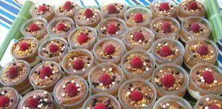 Mousse de suspiros e morangos Mousse de suspiros e morangos