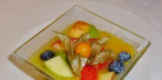 Salada de frutas e gelatina Salada de frutas e gelatina