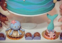 A charming underwater themed cake stand with octopus and mermaid decorations, perfect for ocean-inspired parties.