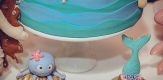 A charming underwater themed cake stand with octopus and mermaid decorations, perfect for ocean-inspired parties.