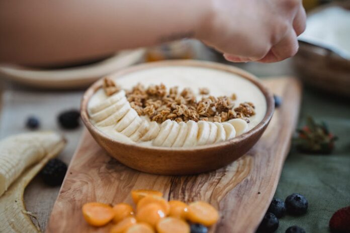 Delicious breakfast bowl with banana slices, granola, and blackberries. Perfect nutritious start to the day.