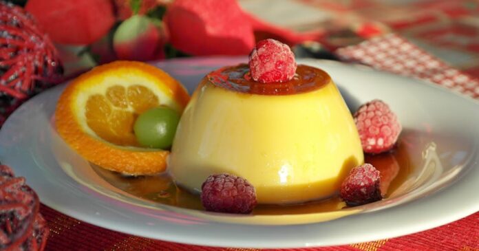 Descubra o Pudim de Laranja: Receita Secreta e Deliciosa Indulge in creamy flan topped with raspberries, paired with citrus and caramel sauce for a delightful dessert treat.