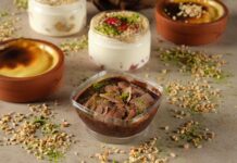 Malva Pudding caseiro: Descubra o segredo A selection of mouth-watering desserts including chocolate pudding and yogurt with nuts artfully arranged.