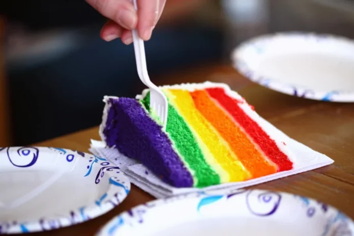 Bolo arco-íris (Rainbow Cake) Húmido e festivo