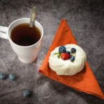 bolo-de-iogurte-fofinho-que-sai-sempre-bem_1774185485