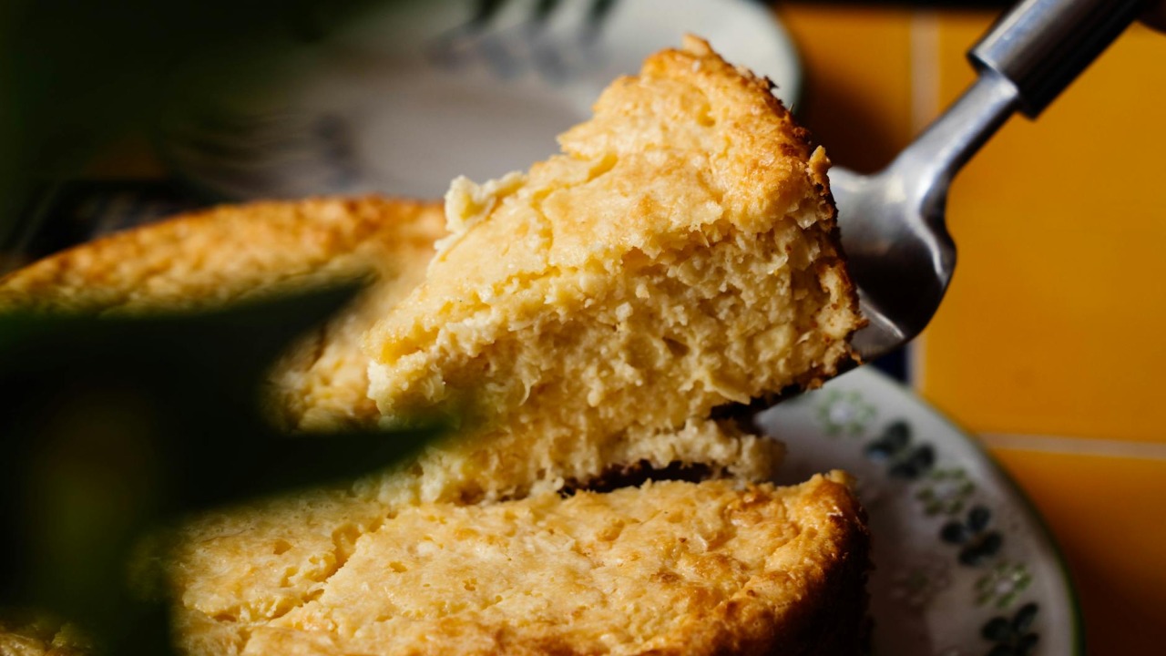 Bolo de fubá fofinho e húmido: Receita simples para acertar à primeira