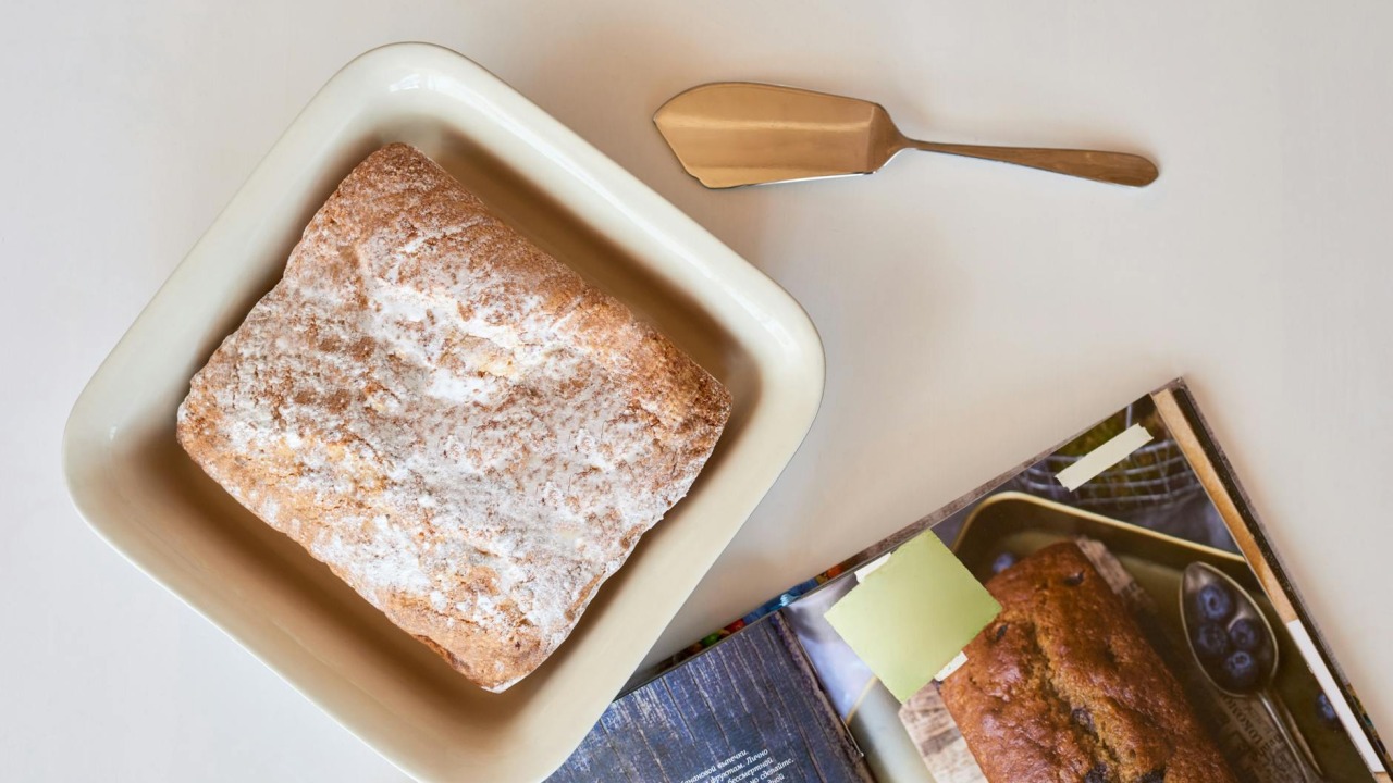 Bolo de limão fofinho para fazer em casa com um sabor fresco e equilibrado