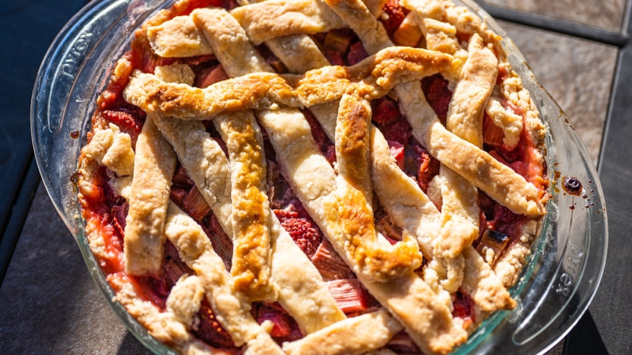 Tarte de morango caseira, a receita cremosa e fresca que resulta sempre