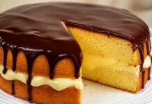 Boston cream pie: A sobremesa clássica que junta pão-de-ló, creme e chocolate Boston cream pie: A sobremesa clássica que junta pão-de-ló, creme e chocolate