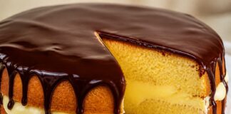 Boston cream pie: A sobremesa clássica que junta pão-de-ló, creme e chocolate
