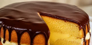Boston cream pie: A sobremesa clássica que junta pão-de-ló, creme e chocolate Boston cream pie: A sobremesa clássica que junta pão-de-ló, creme e chocolate