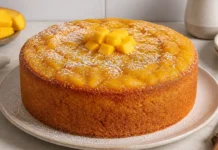 Bolo de manga húmido e aromático para preparar em casa Contexto editorial sobre Bolo de manga