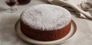 Bolo de Vinho do Porto húmido e aromático Contexto editorial sobre Bolo de Vinho do Porto