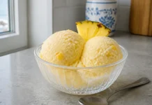 Gelado de Ananás cremoso para preparar em casa Contexto editorial sobre Gelado de Ananás
