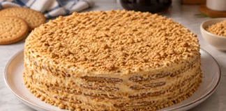 Apresentação final de Bolo de bolacha com leite condensado e creme de manteiga