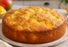 Apresentação final de Bolo de iogurte com manga e raspa de limão